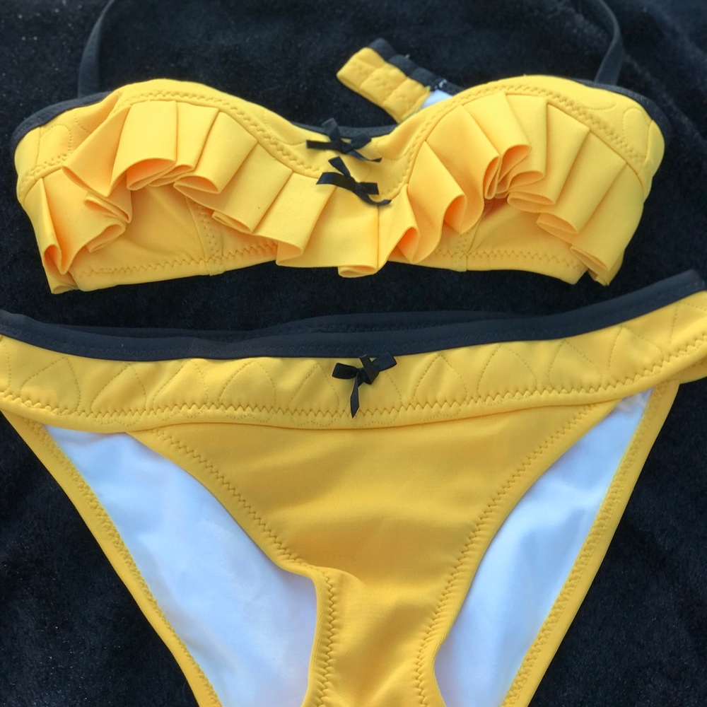 Yellow ruffle bikini swimsuit Betsey Johnson vintage pleated top bow neoprene - Picture 6 of 8